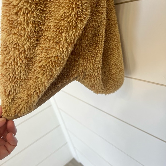 NWOT Women’s Medium Camel colored sweater. Super soft! - Picture 4 of 4